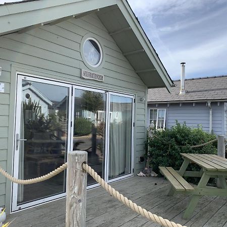 Salty Dog At The Bay Filey, Sleeps 4, 2 Dogs Welcome For Free Too Exterior photo