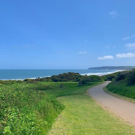 Salty Dog At The Bay Filey, Sleeps 4, 2 Dogs Welcome For Free Too Exterior photo