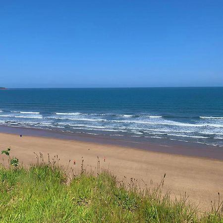 Salty Dog At The Bay Filey, Sleeps 4, 2 Dogs Welcome For Free Too Exterior photo