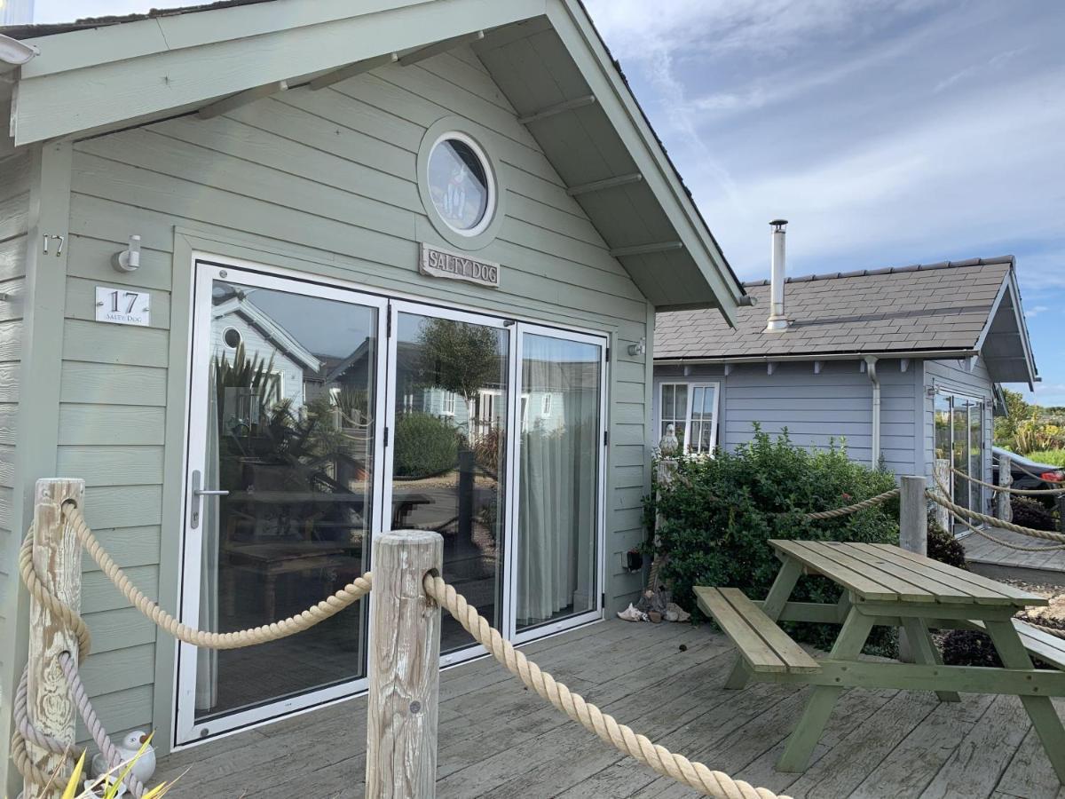 Salty Dog At The Bay Filey, Sleeps 4, 2 Dogs Welcome For Free Too Exterior photo