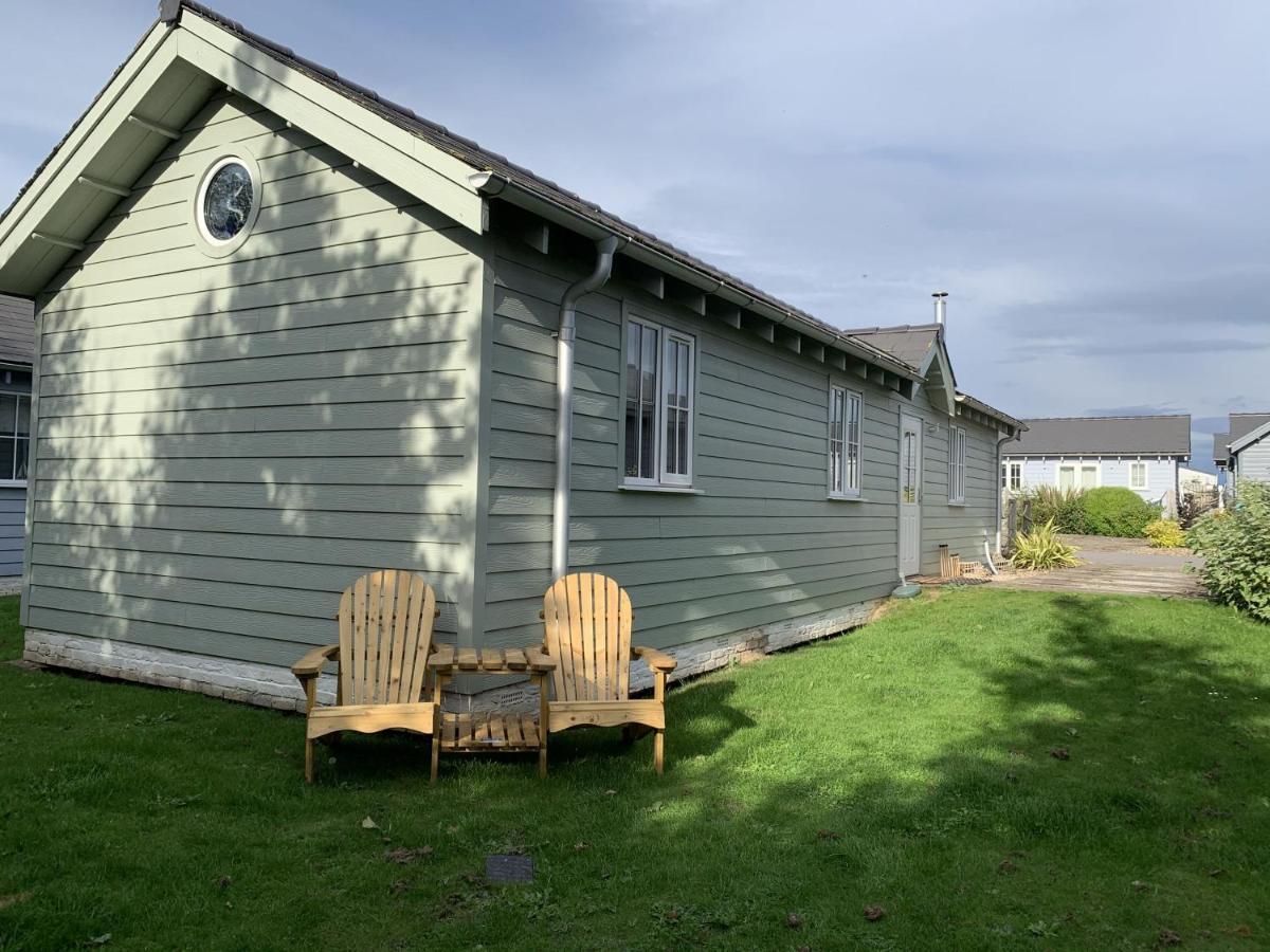 Salty Dog At The Bay Filey, Sleeps 4, 2 Dogs Welcome For Free Too Exterior photo