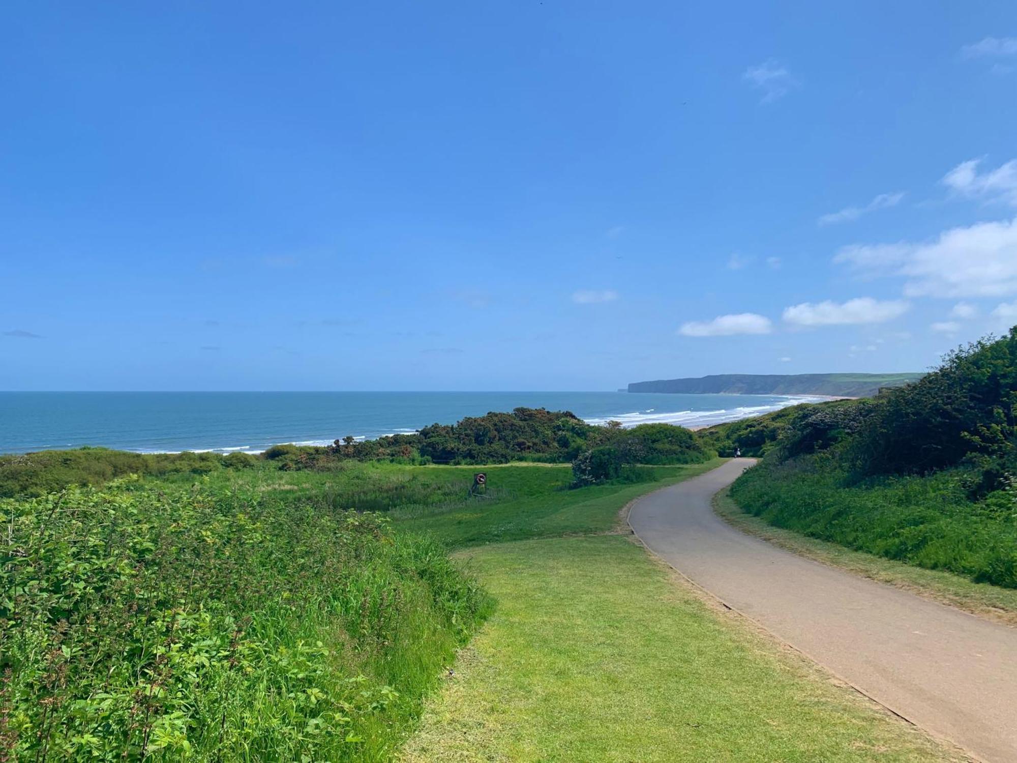 Salty Dog At The Bay Filey, Sleeps 4, 2 Dogs Welcome For Free Too Exterior photo